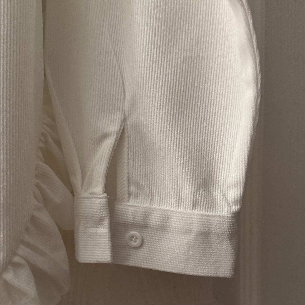 Source Unknown white Ruffle-Hem Button-Up Blouse - Picture 2 of 4